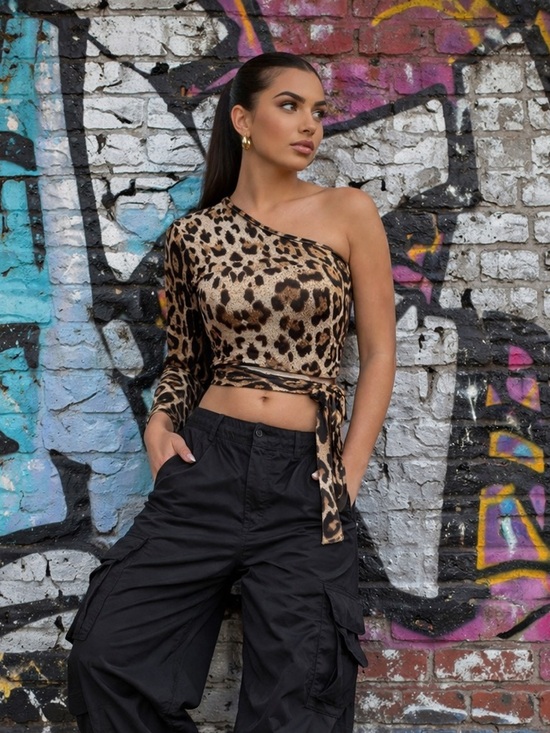 SHEIN Tops - SHEIN sz SM leopard print Cold shoulder fitted crop top NWOT